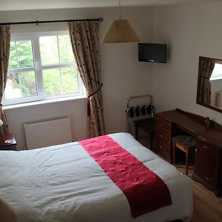 Tom And Eileen's Farmhouse Bed & Breakfast 4*
