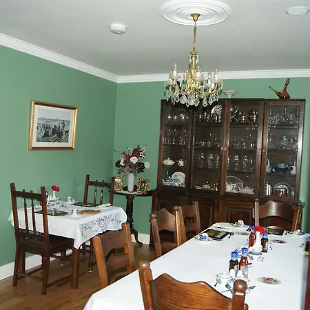 Bed & Breakfast Tom And Eileen's Farmhouse Castlemaine