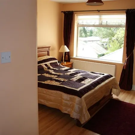 Tom And Eileen's Farmhouse 4* Castlemaine